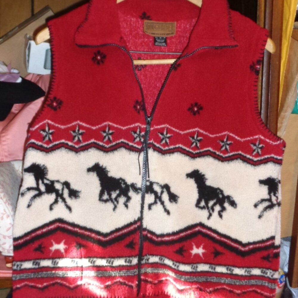 GORGEOUS WINTER SOUTHWESTERN VEST-ROUGHRIDER BY CIRCLE T-SIZE MEDIUM-RARE HORSES